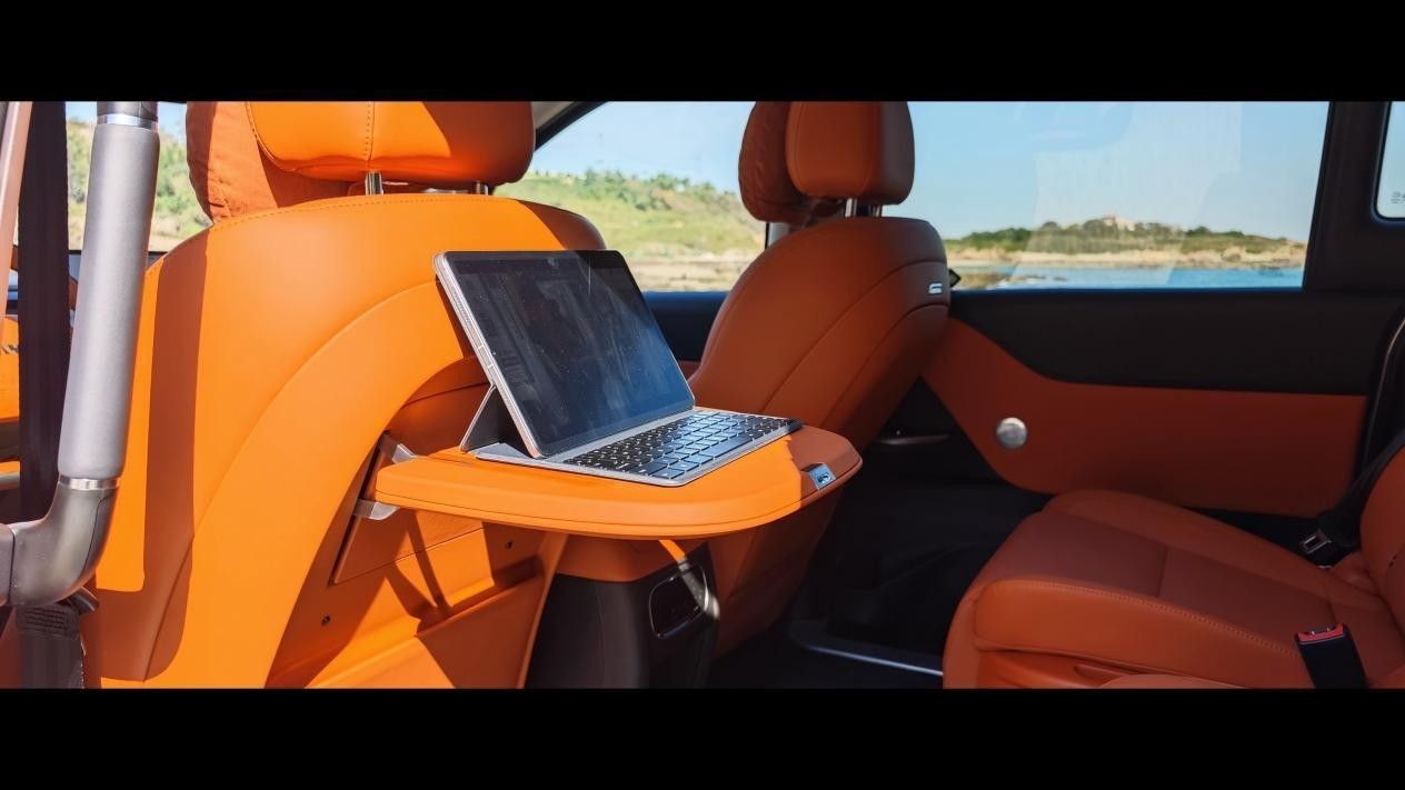 能躺平 空间大到想怎么用就这么用冰球突破豪华版锐胜M8第三排都(图2) 能躺平 空间大到想怎么用就这么用冰球突破豪华版锐胜M8第三排都(图2)