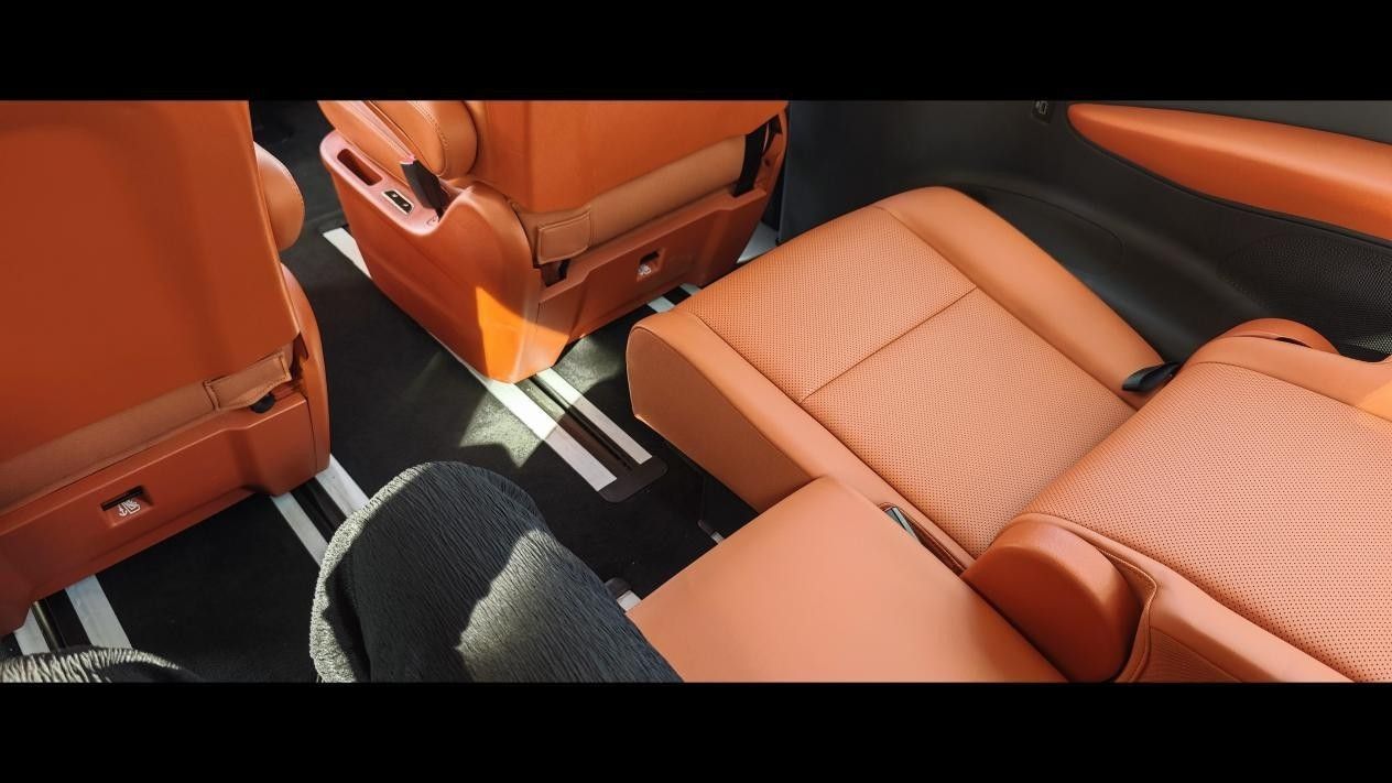 能躺平 空间大到想怎么用就这么用冰球突破豪华版锐胜M8第三排都(图4) 能躺平 空间大到想怎么用就这么用冰球突破豪华版锐胜M8第三排都(图4)