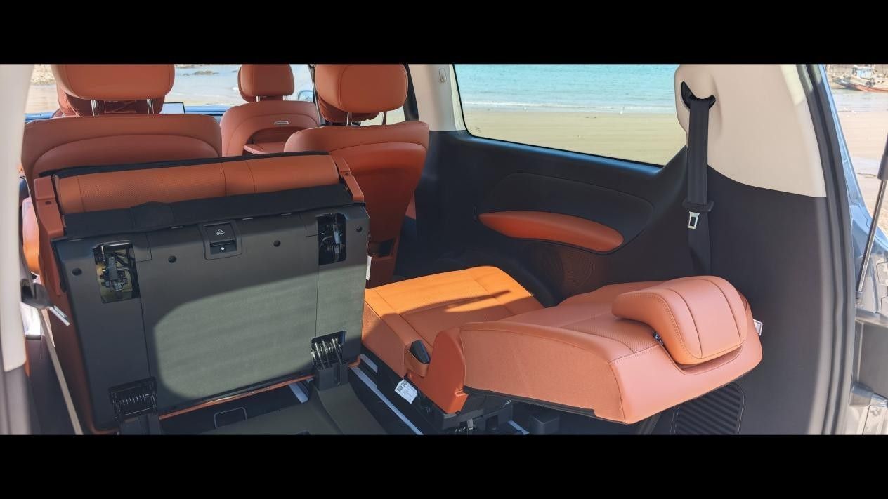 能躺平 空间大到想怎么用就这么用冰球突破豪华版锐胜M8第三排都(图6) 能躺平 空间大到想怎么用就这么用冰球突破豪华版锐胜M8第三排都(图6)