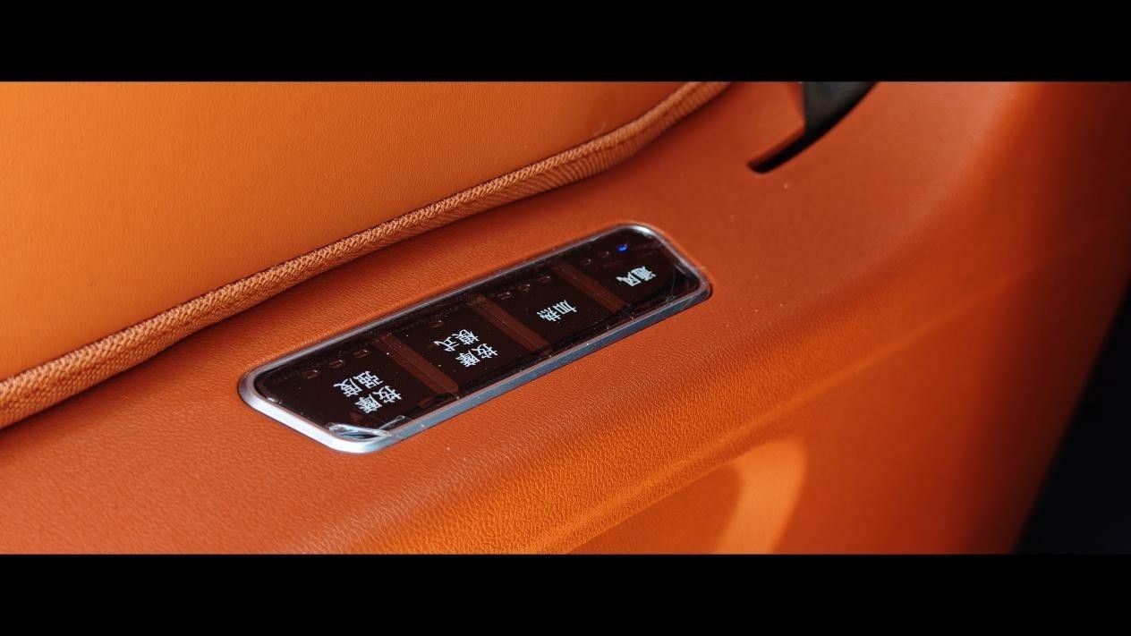 能躺平 空间大到想怎么用就这么用冰球突破豪华版锐胜M8第三排都(图10) 能躺平 空间大到想怎么用就这么用冰球突破豪华版锐胜M8第三排都(图10)