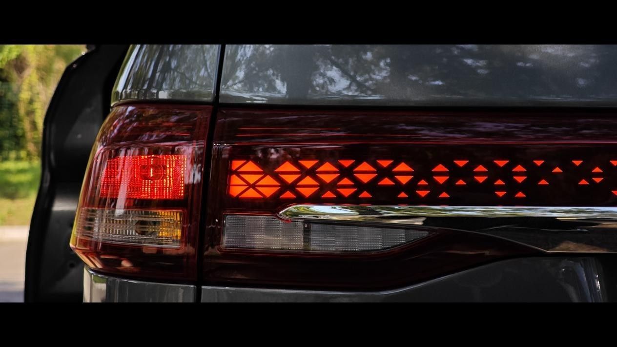 能躺平 空间大到想怎么用就这么用冰球突破豪华版锐胜M8第三排都(图13) 能躺平 空间大到想怎么用就这么用冰球突破豪华版锐胜M8第三排都(图13)