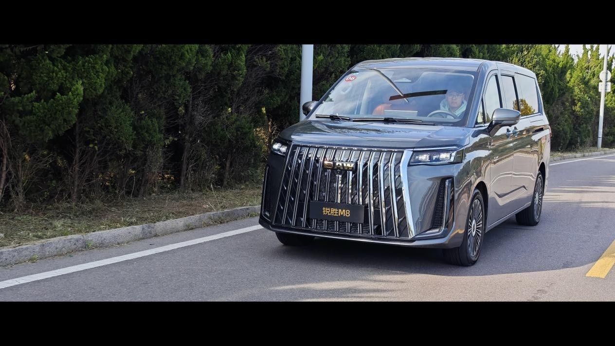 能躺平 空间大到想怎么用就这么用冰球突破豪华版锐胜M8第三排都(图19) 能躺平 空间大到想怎么用就这么用冰球突破豪华版锐胜M8第三排都(图19)