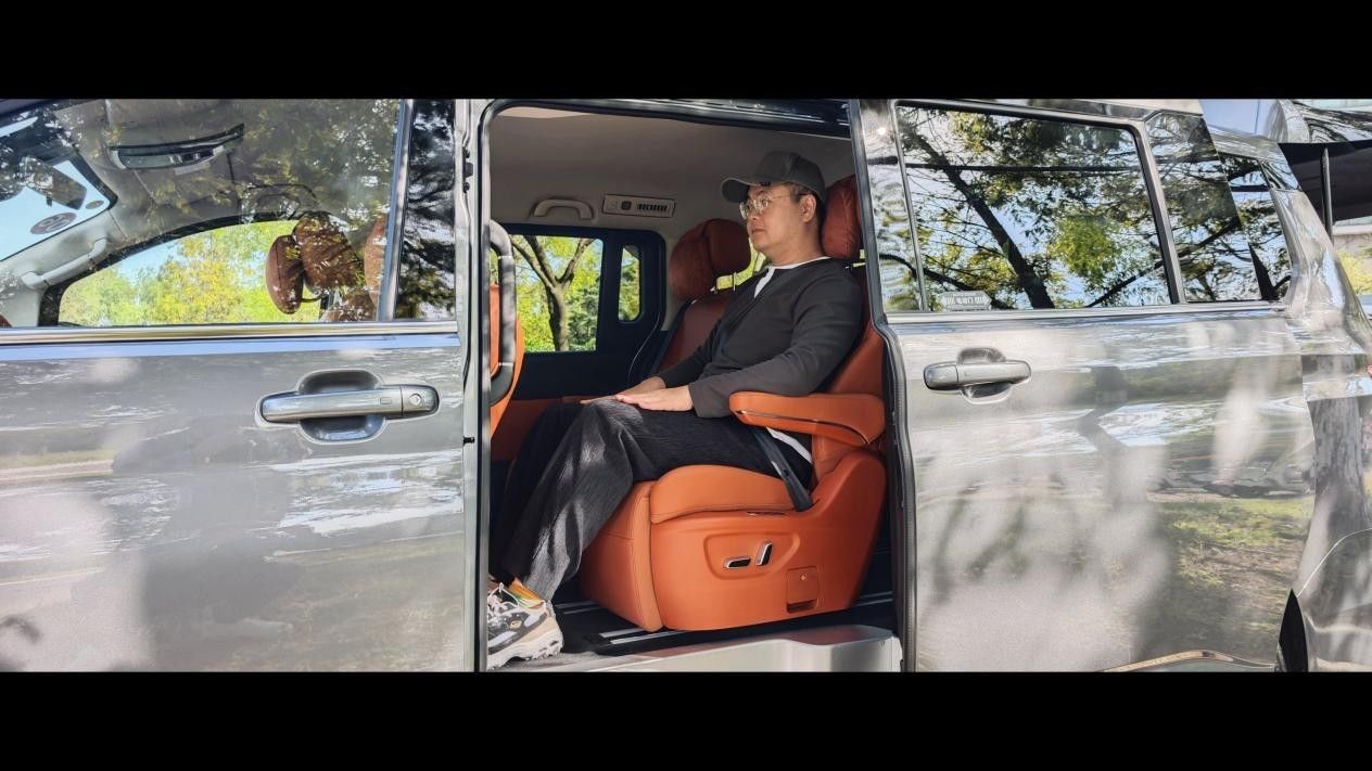 能躺平 空间大到想怎么用就这么用冰球突破豪华版锐胜M8第三排都(图25) 能躺平 空间大到想怎么用就这么用冰球突破豪华版锐胜M8第三排都(图25)