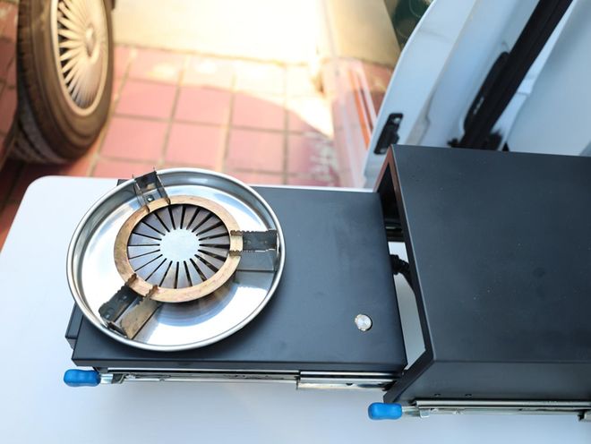 11月28亮相成都房车展这内饰真漂亮冰球突破豪华版手机版带小阳台的露营车(图4)